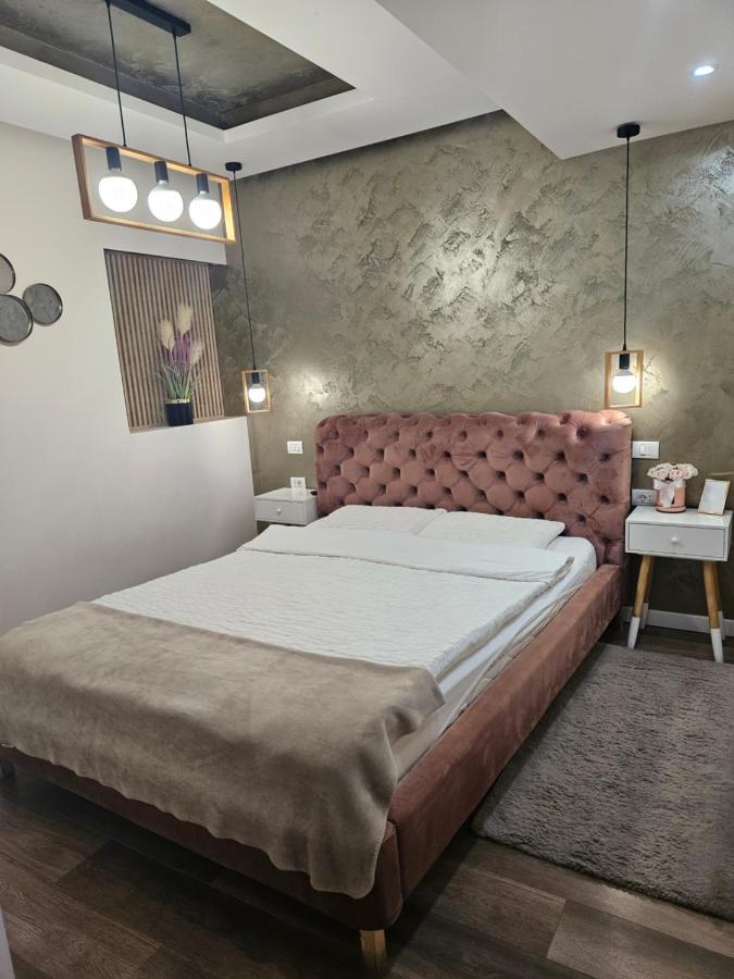 Laci Lak Premium Apartment Орадя Екстер'єр фото