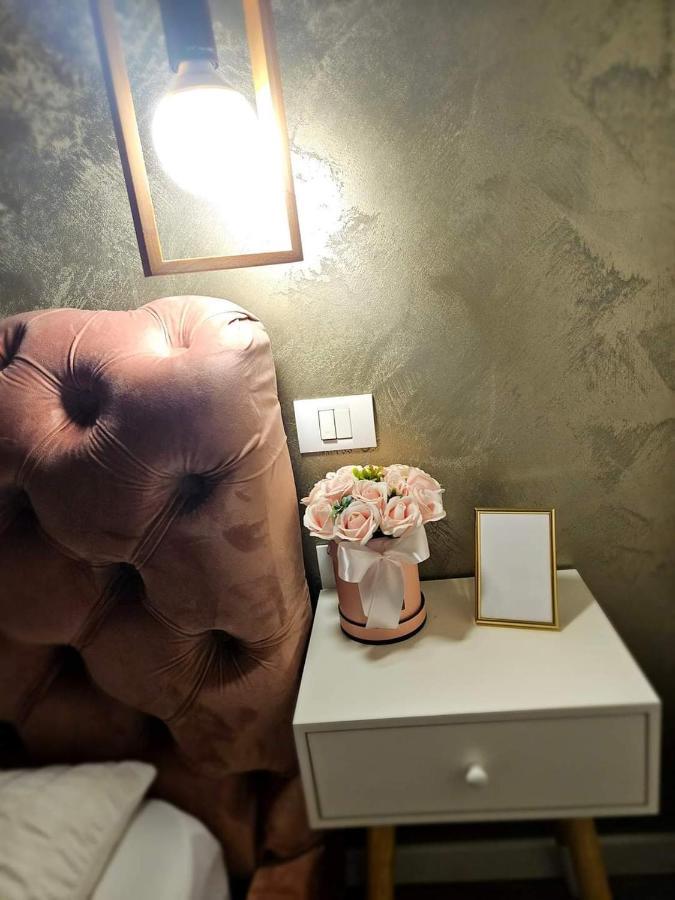 Laci Lak Premium Apartment Орадя Екстер'єр фото